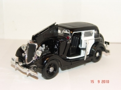 Ford Deluxe Fordor Police 1:32