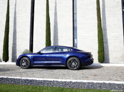 Porsche Taycan 4S Cross Turismo Gentian blue metallic, Minichamps 1:18