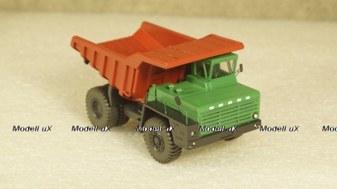 БЕЛАЗ 540А карьерный самосвал зелёный/красный, Бригадир 1:87