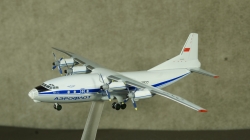 Ан-12 Antonov AN-12 Аэрофлот модель самолета, 554329, Herpa 1:200 