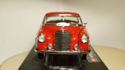 Mercedes 220 SE Coupe 1958, SunStar 1:18