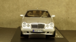 Mercedes E320 W210 2001 Brilliant Sliver, SunStar 1:18