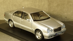 Mercedes E320 W210 2001 Brilliant Sliver, SunStar 1:18
