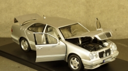 Mercedes E320 W210 2001 Brilliant Sliver, SunStar 1:18