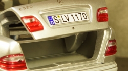 Mercedes E320 W210 2001 Brilliant Sliver, SunStar 1:18