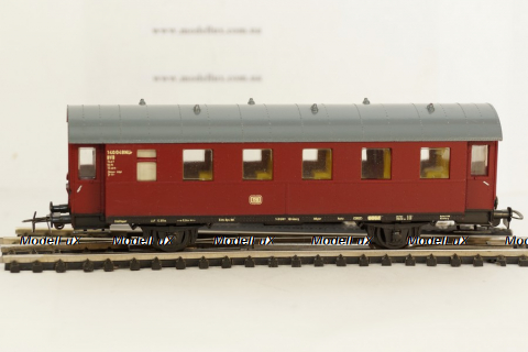 Вагон пассажирский красный, HO (1:87)