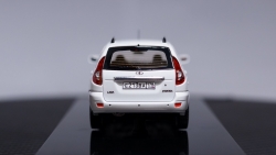ВАЗ 2171 Priora Универсал 2014 г. белый, 221711, DiP Models 1:43