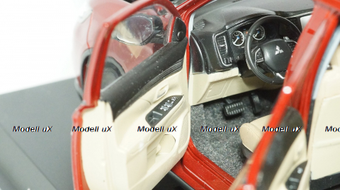 Mitsubishi Outlander 2015, Paudi 1:18