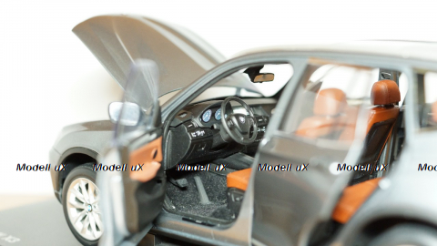 BMW X3 F25, Paragon 1:18