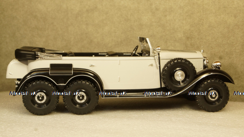 Mercedes G4 (W31) light grey/black, MCG18208, Model Car Group 1:18