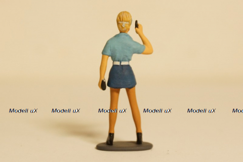 Фигурка Бабетта с телефоном Артель "Universal" 1:43