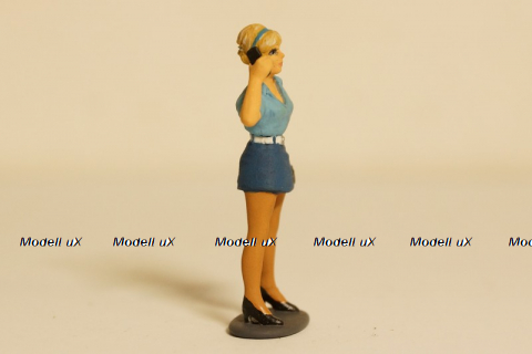 Фигурка Бабетта с телефоном Артель "Universal" 1:43