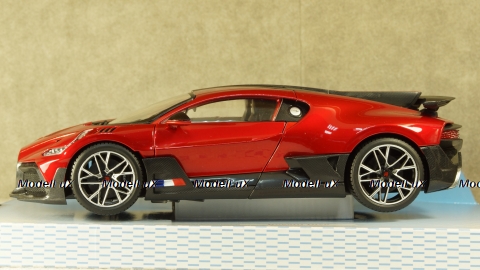 Bugatti Divo red/carbon 2019, 18-11045, Burago 1:18