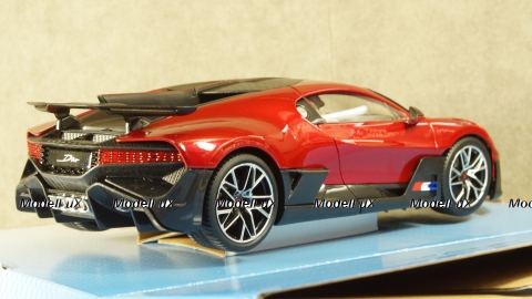 Bugatti Divo red/carbon 2019, 18-11045, Burago 1:18