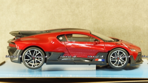 Bugatti Divo red/carbon 2019, 18-11045, Burago 1:18
