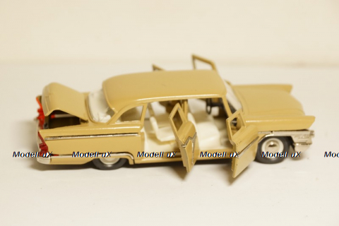 Газ 13 Чайка, бежевый в коробке 