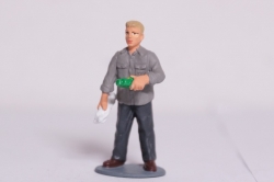 Фигурка Работник автосервиса (шампунь+тряпка) Артель "Universal" 1:43