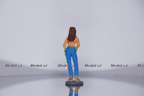 Фигурка Девушка с сумочкой, Артель "Universal" 1:43 