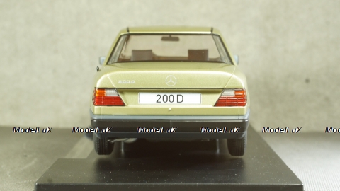 Mercedes 200D W124 1984 metallic-light green, 18205, MCG 1:18