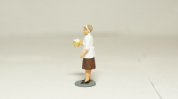 Фигурка Продавщица пива-кваса, Артель "Universal" 1:43 