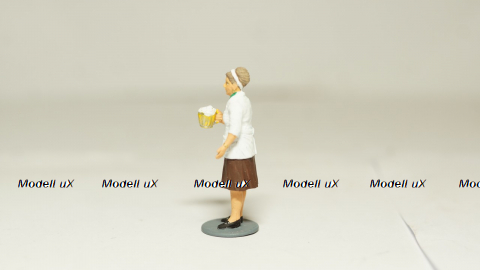 Фигурка Продавщица пива-кваса, Артель "Universal" 1:43 