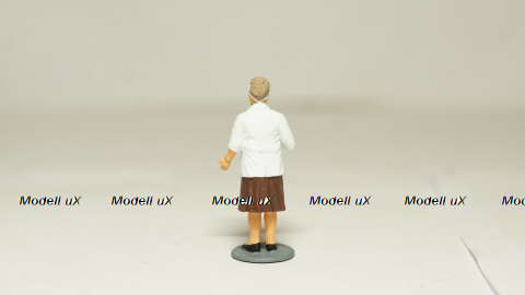 Фигурка Продавщица пива-кваса, Артель "Universal" 1:43 