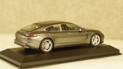 Porsche Panamera Turbo (2. Gen.) Executive agate gray metallic, Herpa 1:43