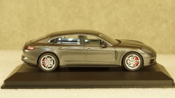Porsche Panamera Turbo (2. Gen.) Executive agate gray metallic, Herpa 1:43