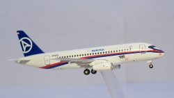 СУ-100 Sukhoi Superjet 100 собранная модель самолета, Herpa 1:200