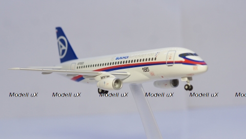 СУ-100 Sukhoi Superjet 100 собранная модель самолета, Herpa 1:200