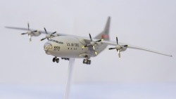 Антонов АН-12 /Antonov AN-12 USAF "305th Airlift Wing ВВС Америки, 554978 Herpa 1:200
