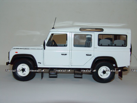 Land Rover Defender 110 Station Wagon 1:18 