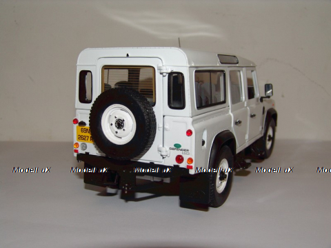 Land Rover Defender 110 Station Wagon 1:18 