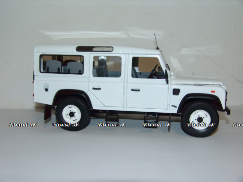 Land Rover Defender 110 Station Wagon 1:18 