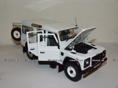 Land Rover Defender 110 Station Wagon 1:18 
