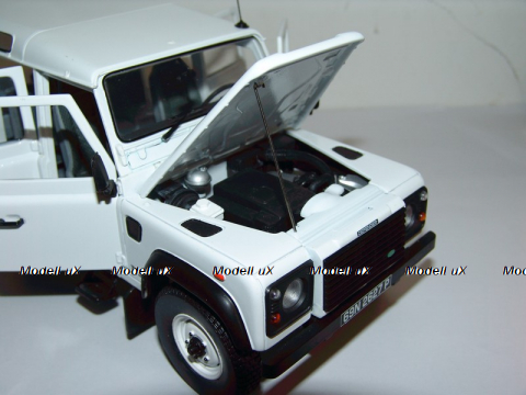 Land Rover Defender 110 Station Wagon 1:18 