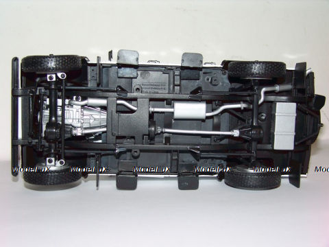 Land Rover Defender 110 Station Wagon 1:18 