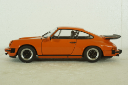 Porsche 911 Carrera 3.2 1984 orange, 1802609, Solido 1:18