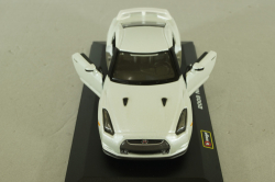 Nissan GT-R 2009 white, Bburago 1:32 