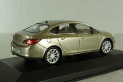 Opel Astra 2012 gold metallic, 07751000-10005, Minichamps 1:43  Уценка!