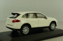 Porsche Cayenne S Hybrid (958) 2010, white, WAP0200040B, Minichamps 1:43 Уценка!