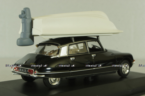 Citroen DS 21 Pallas 1972 with boat in goppa, black, 157072, Norev 1:43