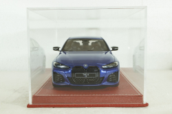 Бокс для моделей с кожаной подставкой - Красный, 30,6*14,6*11,3 (Д*В*Ш), LUXBOX 1:18