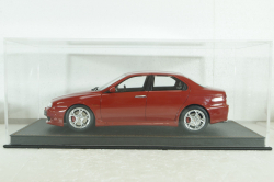 Бокс для моделей с кожаной подставкой - Черный, 30,6*14,6*11,3 (Д*В*Ш), LUXBOX 1:18