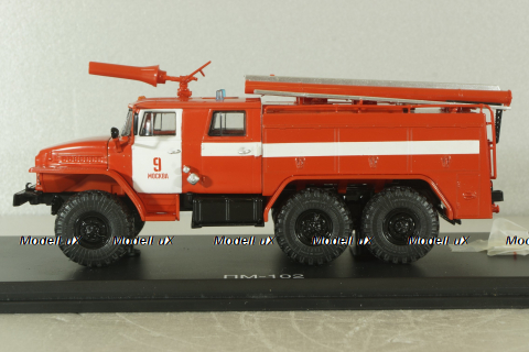 АЦ-40(375Н)Ц1А ПЧ 9 модели ПМ-102А пожарная автоцистерна на шасси Урал-375Д с бел. полосами, SSM1231, SSM 1:43