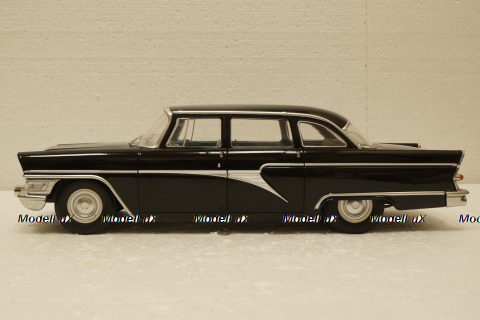 Газ-13 Чайка 1959 black, T9-1800250, Triple9 1:18