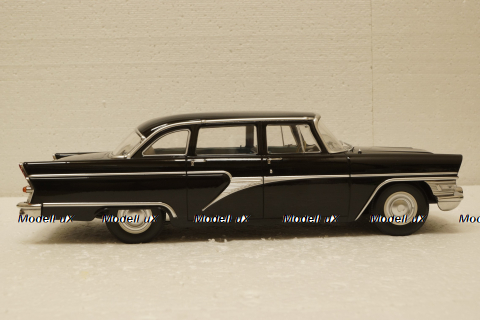Газ-13 Чайка 1959 black, T9-1800250, Triple9 1:18