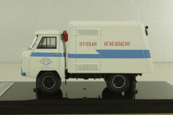 Уаз-450Д, РА-10,  машина для разогрева асфальта, 1965г., 145006, DiP Models 1:43