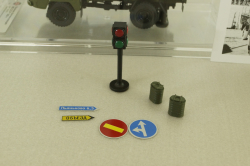 Уаз-450Д, Военная Автоинспекция МО СССР 1963 г. с аксессуарами в кузове, 145003, DiP Models 1:43