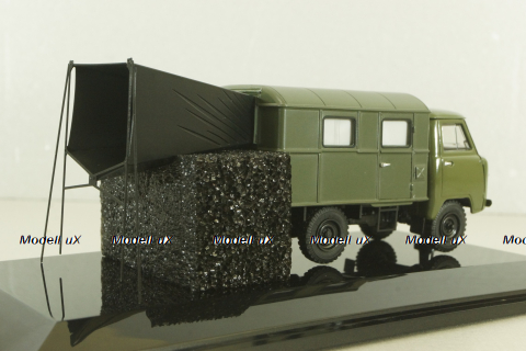 Уаз-450Д, АКД-64 (передвижной армейский кинотеатр), с аксессуарами 145005,  DiP Models 1:43